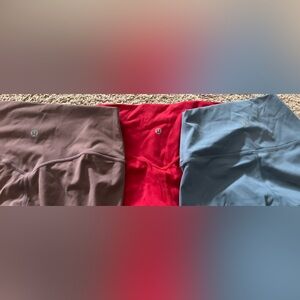 Set of 3 lululemon leggings size 4/6
Good condition
